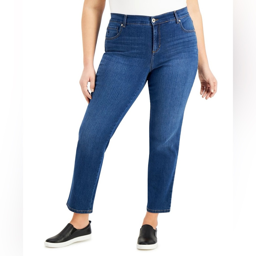 478M NWT Style & Co Mid Rise Straight‎ Leg Jean - Size: 24W